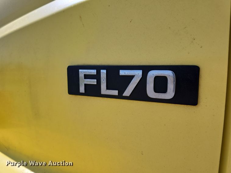 image for item DT6798 2005 Freightliner FL70 Crew Cab flatbed truck