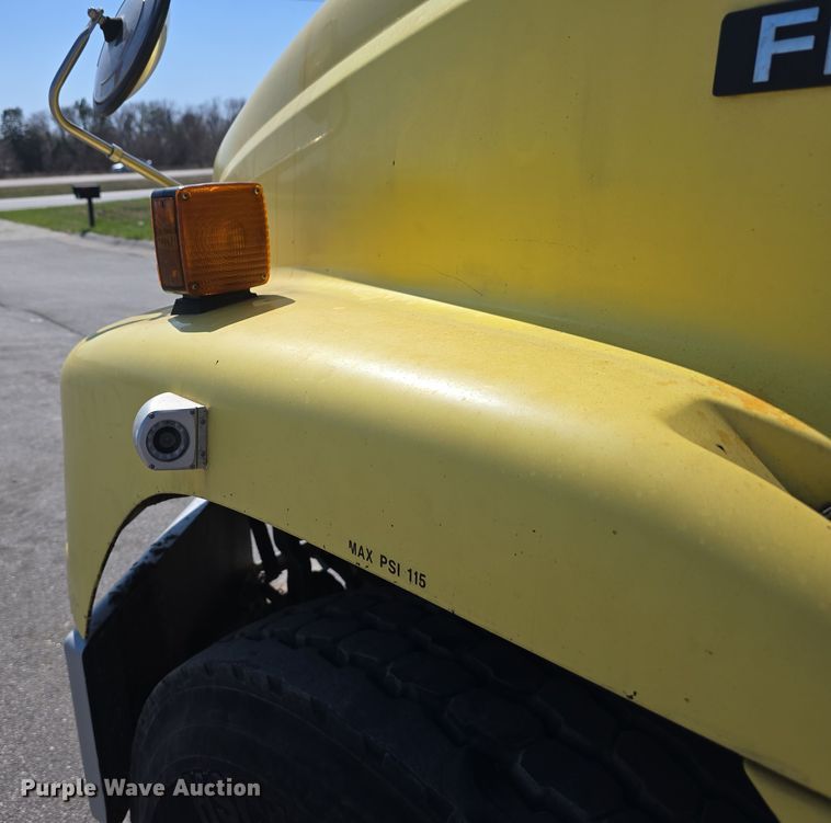 image for item DT6798 2005 Freightliner FL70 Crew Cab flatbed truck