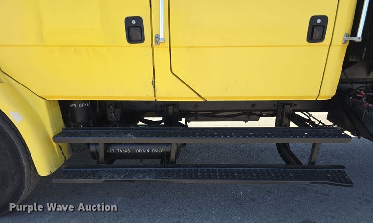 image for item DT6798 2005 Freightliner FL70 Crew Cab flatbed truck