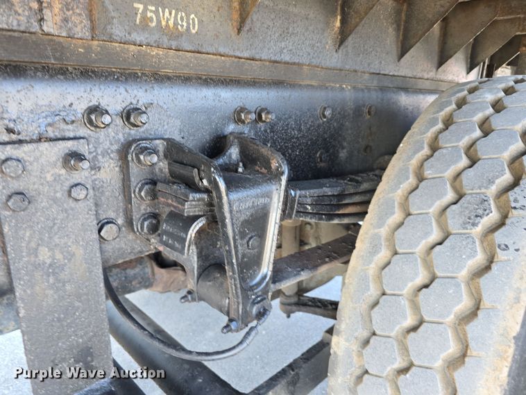 image for item DT6798 2005 Freightliner FL70 Crew Cab flatbed truck