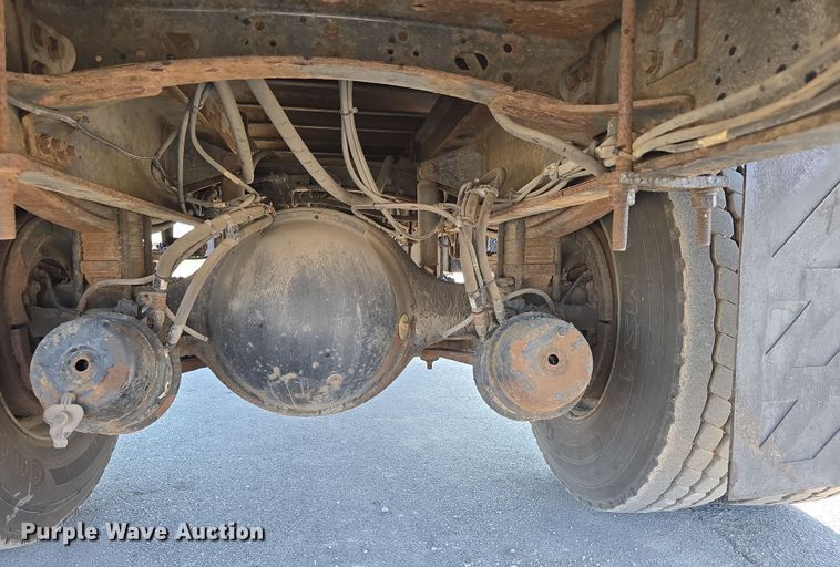 image for item DT6798 2005 Freightliner FL70 Crew Cab flatbed truck