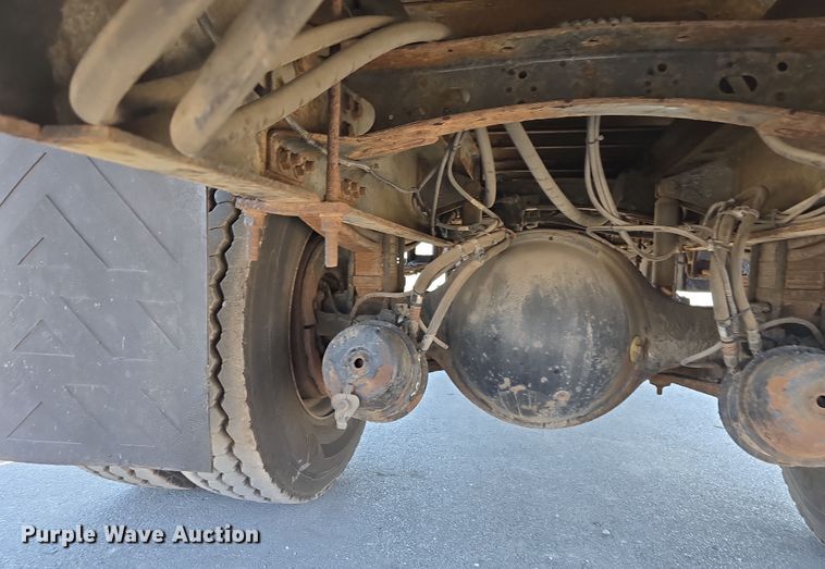 image for item DT6798 2005 Freightliner FL70 Crew Cab flatbed truck