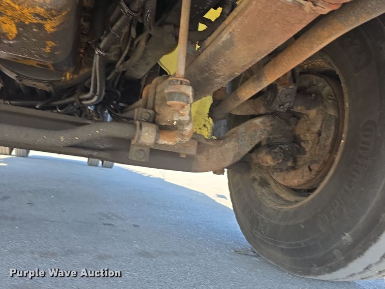 image for item DT6798 2005 Freightliner FL70 Crew Cab flatbed truck