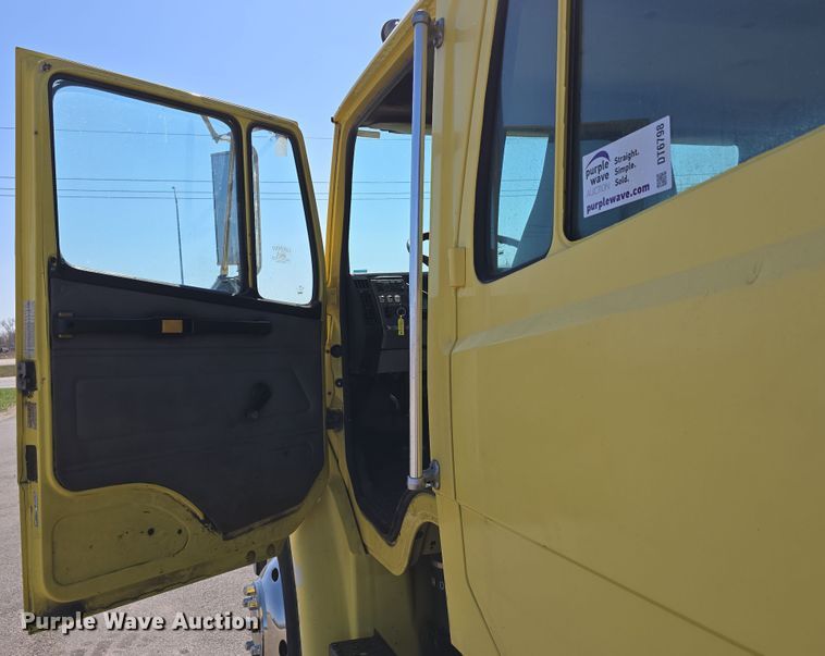 image for item DT6798 2005 Freightliner FL70 Crew Cab flatbed truck