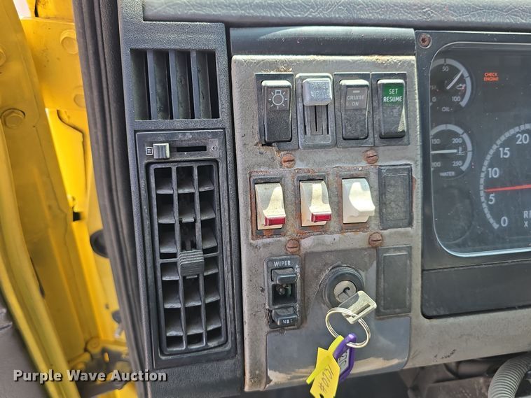 image for item DT6798 2005 Freightliner FL70 Crew Cab flatbed truck