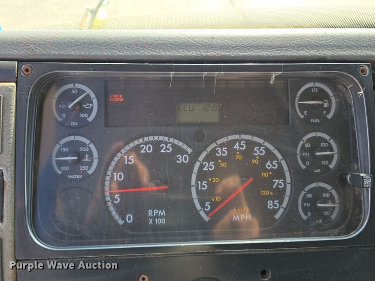 image for item DT6798 2005 Freightliner FL70 Crew Cab flatbed truck