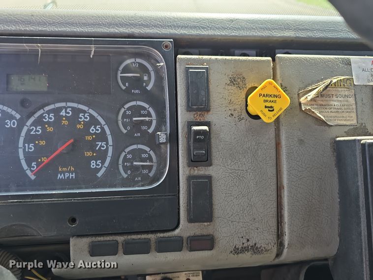 image for item DT6798 2005 Freightliner FL70 Crew Cab flatbed truck