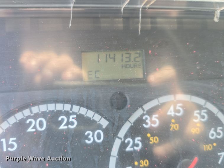 image for item DT6798 2005 Freightliner FL70 Crew Cab flatbed truck