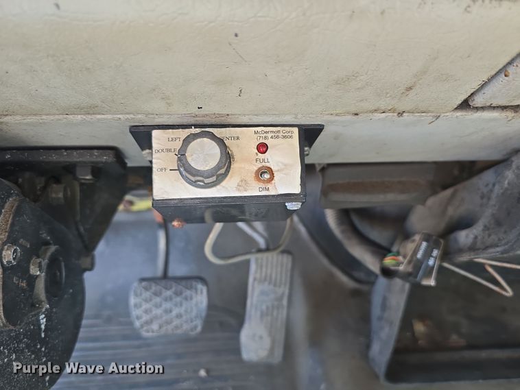 image for item DT6798 2005 Freightliner FL70 Crew Cab flatbed truck