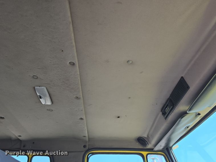 image for item DT6798 2005 Freightliner FL70 Crew Cab flatbed truck