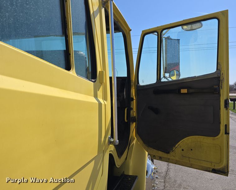 image for item DT6798 2005 Freightliner FL70 Crew Cab flatbed truck