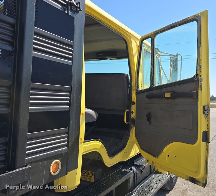 image for item DT6798 2005 Freightliner FL70 Crew Cab flatbed truck