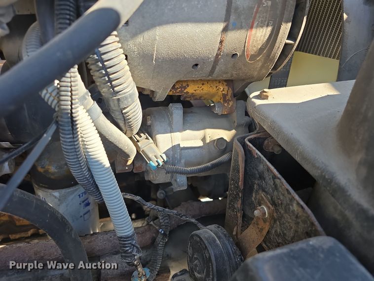 image for item DT6798 2005 Freightliner FL70 Crew Cab flatbed truck