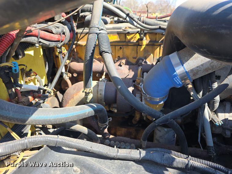 image for item DT6798 2005 Freightliner FL70 Crew Cab flatbed truck