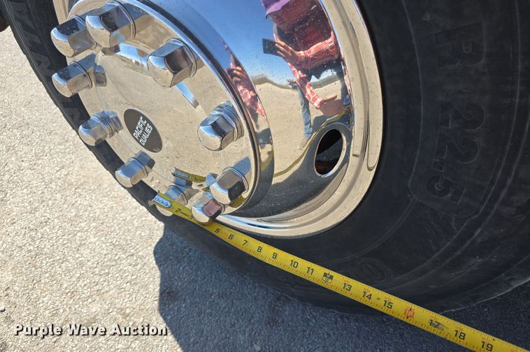 image for item DT6798 2005 Freightliner FL70 Crew Cab flatbed truck