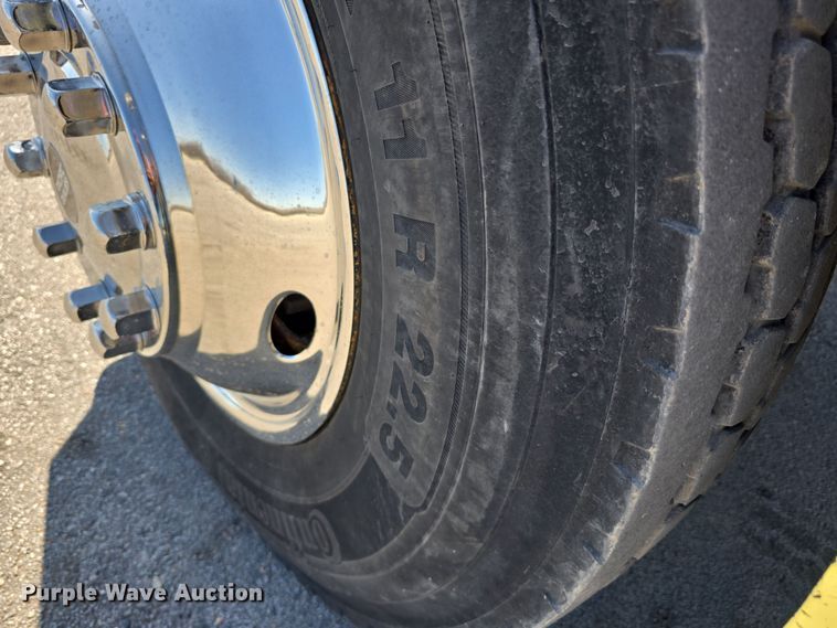 image for item DT6798 2005 Freightliner FL70 Crew Cab flatbed truck