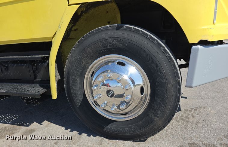 image for item DT6798 2005 Freightliner FL70 Crew Cab flatbed truck