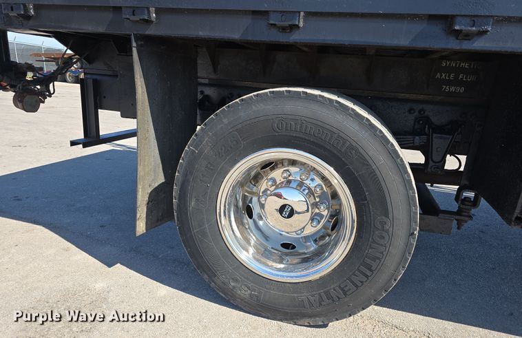 image for item DT6798 2005 Freightliner FL70 Crew Cab flatbed truck