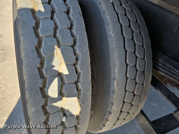 image for item DT6798 2005 Freightliner FL70 Crew Cab flatbed truck