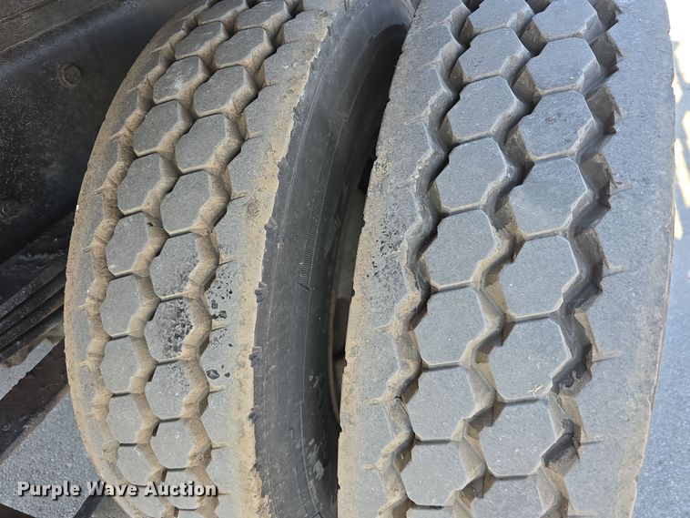 image for item DT6798 2005 Freightliner FL70 Crew Cab flatbed truck