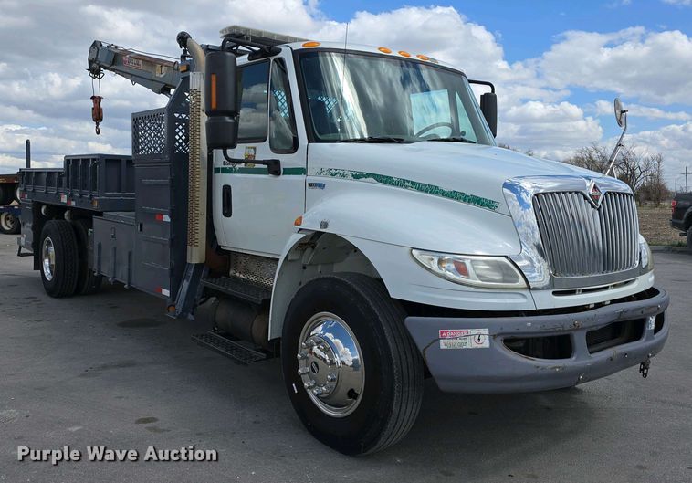 image for item DT6800 2013 International DuraStar 4300 flatbed truck