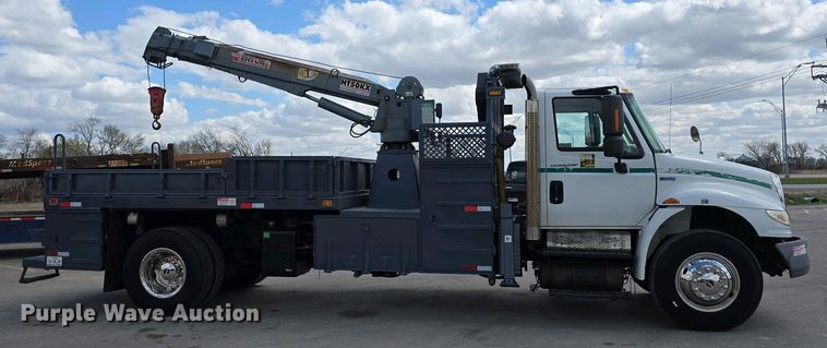 image for item DT6800 2013 International DuraStar 4300 flatbed truck