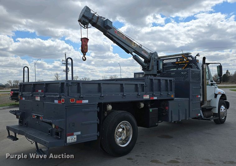 image for item DT6800 2013 International DuraStar 4300 flatbed truck