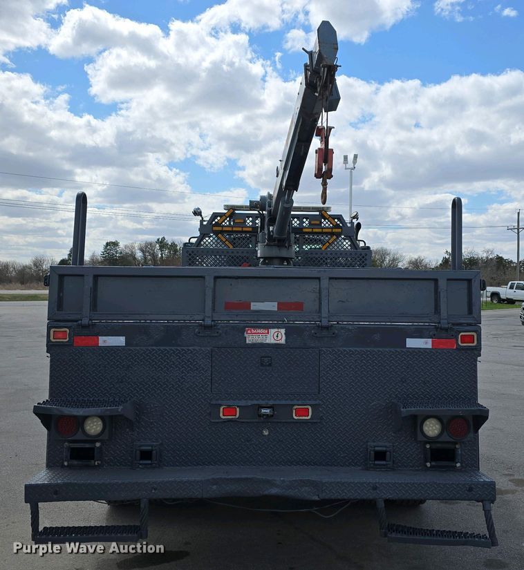 image for item DT6800 2013 International DuraStar 4300 flatbed truck