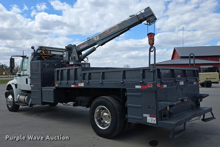 image for item DT6800 2013 International DuraStar 4300 flatbed truck