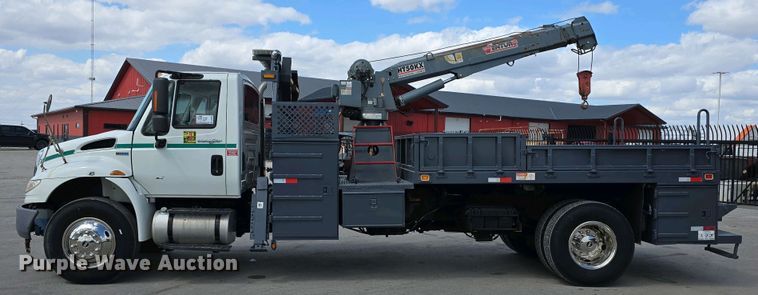 image for item DT6800 2013 International DuraStar 4300 flatbed truck