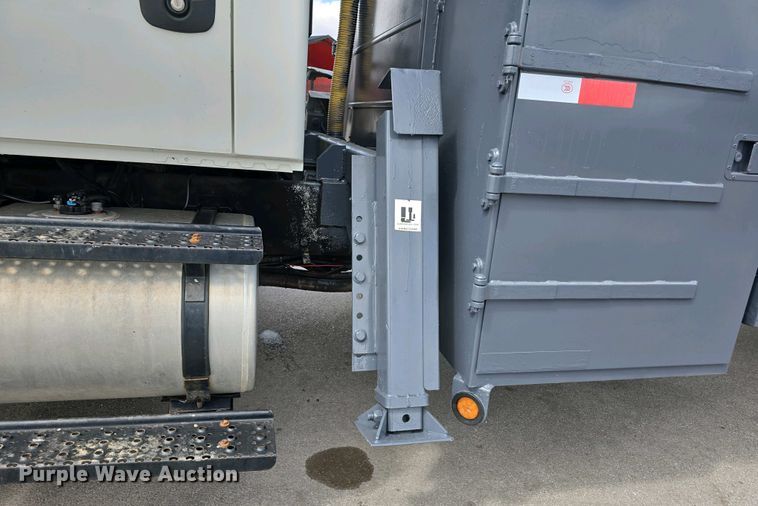 image for item DT6800 2013 International DuraStar 4300 flatbed truck