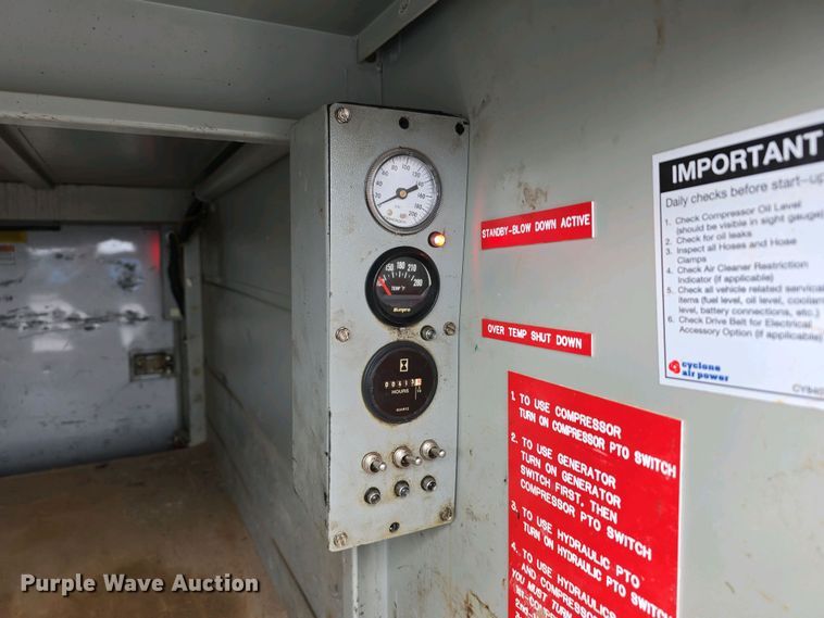 image for item DT6800 2013 International DuraStar 4300 flatbed truck