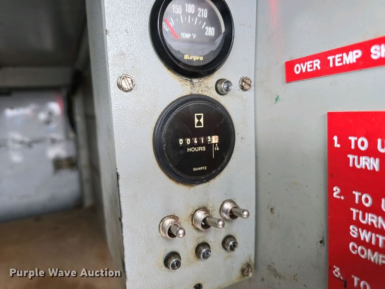 image for item DT6800 2013 International DuraStar 4300 flatbed truck