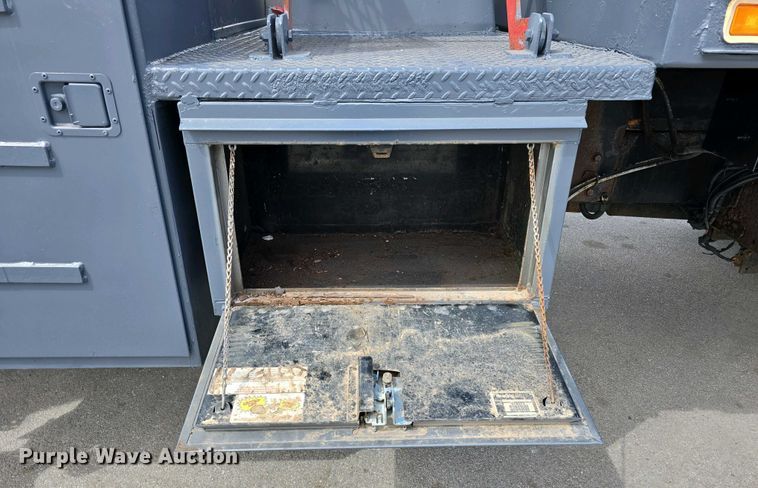 image for item DT6800 2013 International DuraStar 4300 flatbed truck