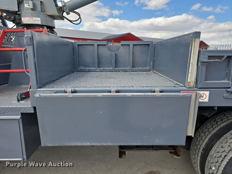 image for item DT6800 2013 International DuraStar 4300 flatbed truck