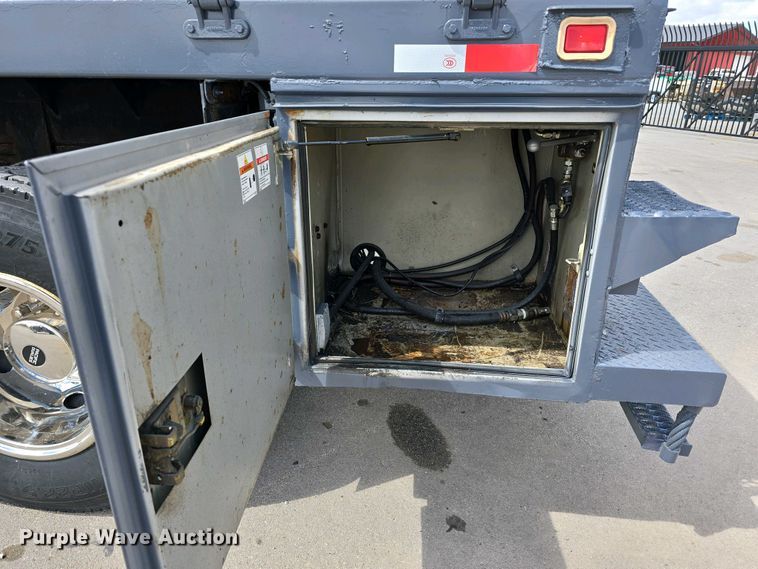 image for item DT6800 2013 International DuraStar 4300 flatbed truck