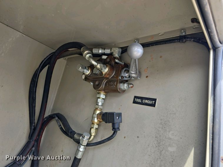 image for item DT6800 2013 International DuraStar 4300 flatbed truck