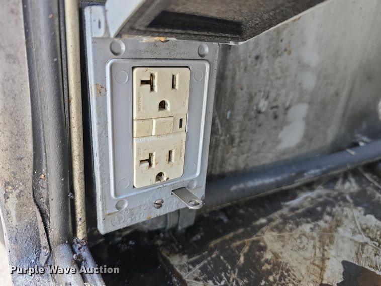 image for item DT6800 2013 International DuraStar 4300 flatbed truck