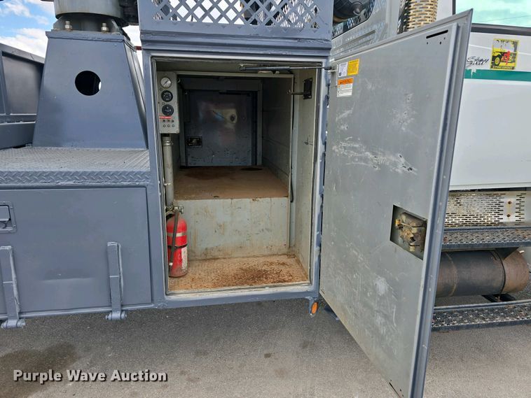 image for item DT6800 2013 International DuraStar 4300 flatbed truck