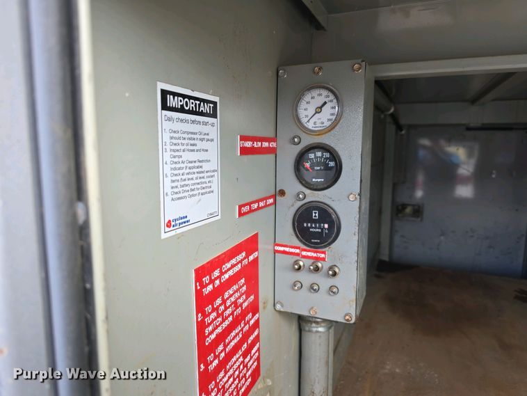 image for item DT6800 2013 International DuraStar 4300 flatbed truck