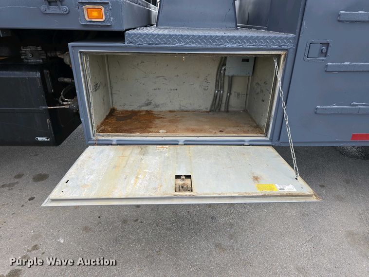 image for item DT6800 2013 International DuraStar 4300 flatbed truck