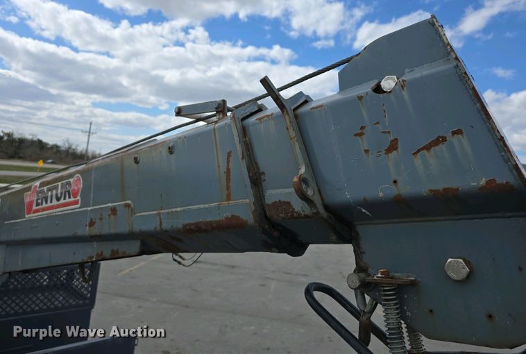 image for item DT6800 2013 International DuraStar 4300 flatbed truck