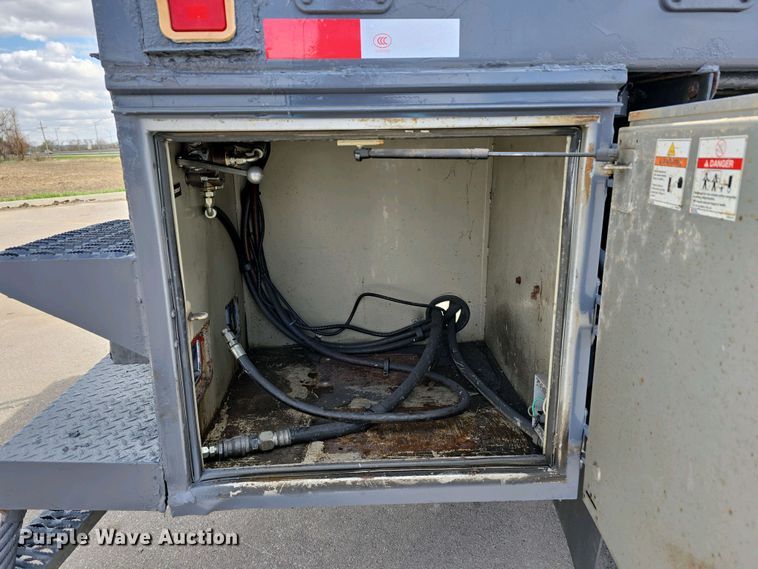 image for item DT6800 2013 International DuraStar 4300 flatbed truck