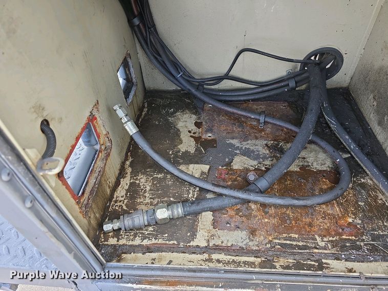 image for item DT6800 2013 International DuraStar 4300 flatbed truck