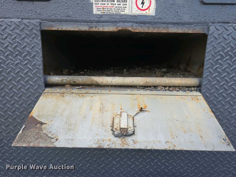 image for item DT6800 2013 International DuraStar 4300 flatbed truck