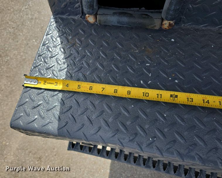 image for item DT6800 2013 International DuraStar 4300 flatbed truck