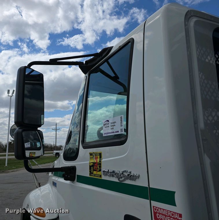 image for item DT6800 2013 International DuraStar 4300 flatbed truck