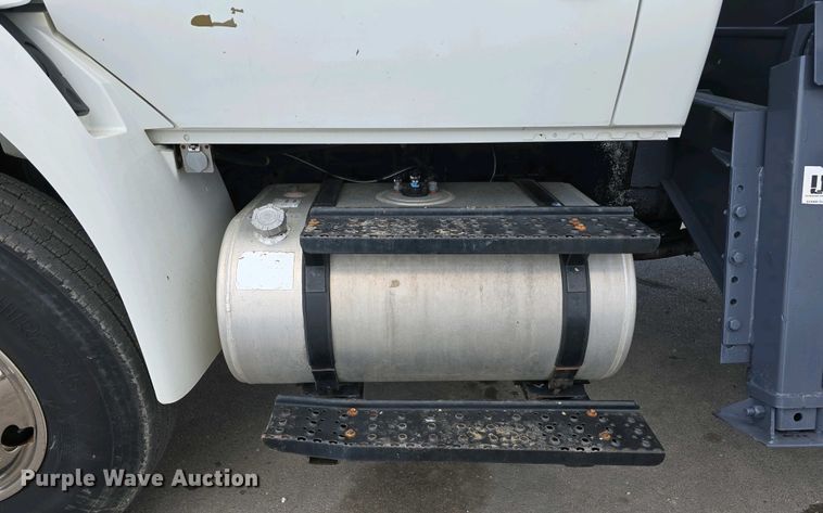 image for item DT6800 2013 International DuraStar 4300 flatbed truck