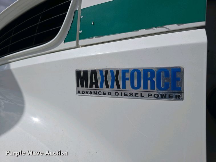 image for item DT6800 2013 International DuraStar 4300 flatbed truck