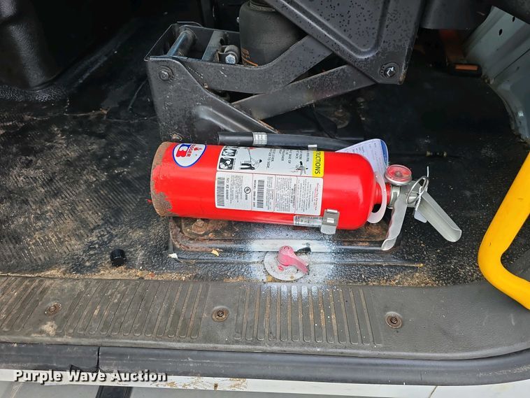 image for item DT6800 2013 International DuraStar 4300 flatbed truck